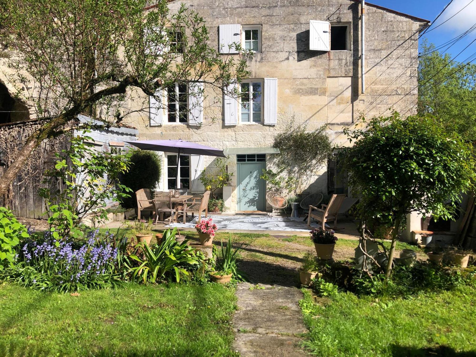 L'Heure Bleue Bed and Breakfast Saintes Exteriör bild